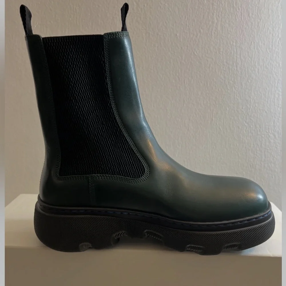 New-BURBERRY LEATHER CREEPER CHELSEA BOOTS IN DARK GREEN - Picture 9 of 16